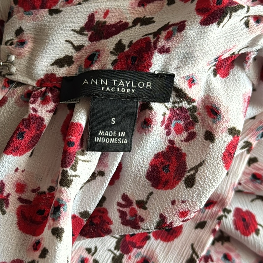 Ann Taylor Factory Sleeveless Ruffle Neck Floral Blouse - White & Red - Picture 5 of 6